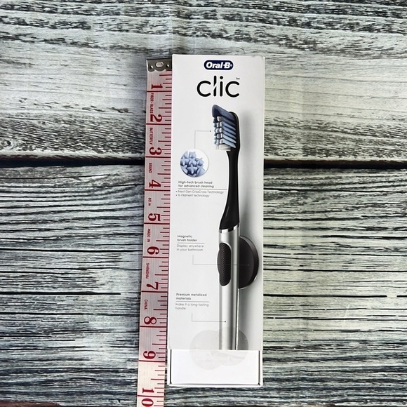 Oral-B Clic Manual Toothbrush With Extra Replacement Head And Magnetic Holder - Picture 7 of 9